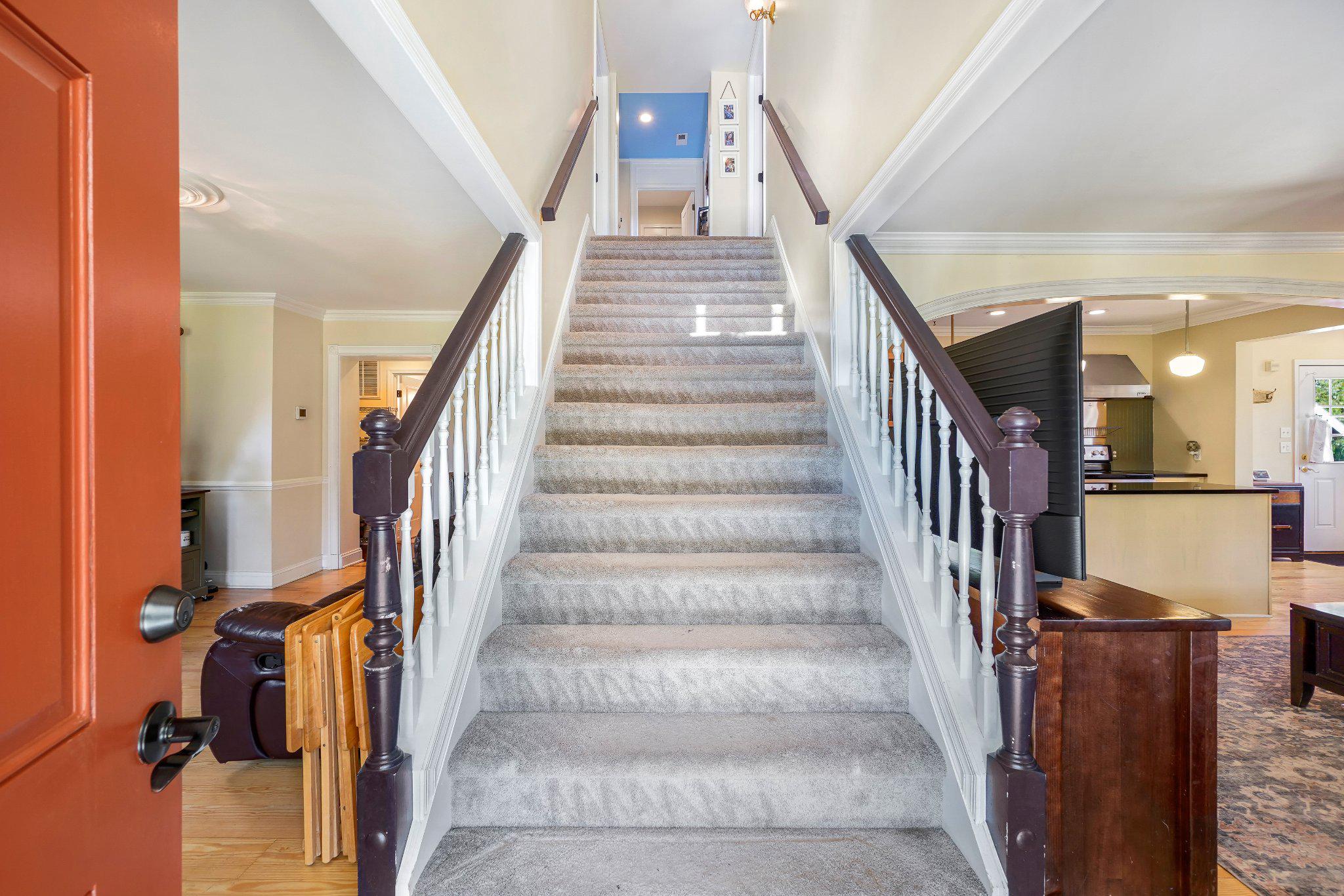 8446 Turnbull Road Warrenton, VA 20186 - Photo 11 of 39 Wide staircase