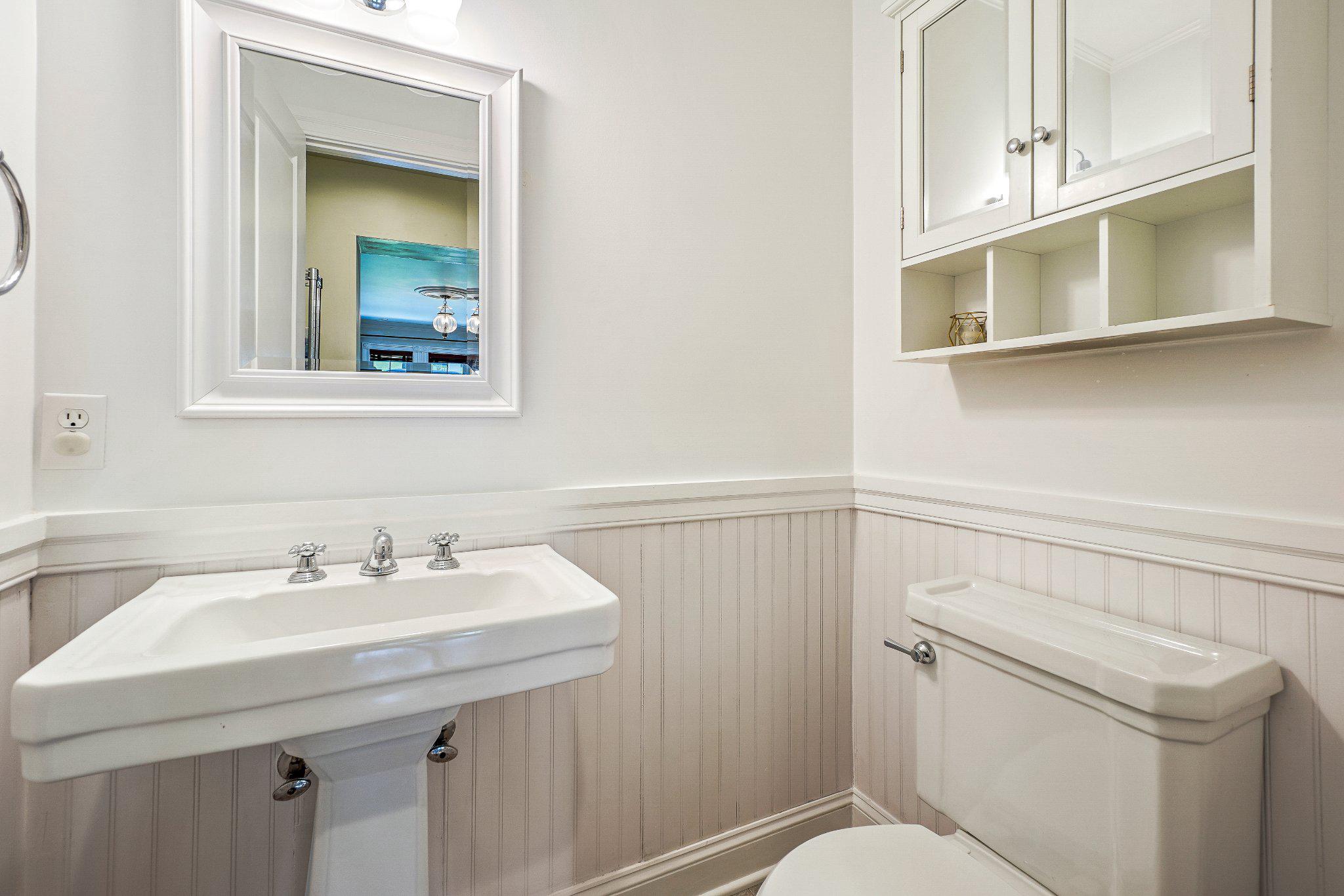8446 Turnbull Road Warrenton, VA 20186 - Photo 22 of 39 Main Level Powder Room