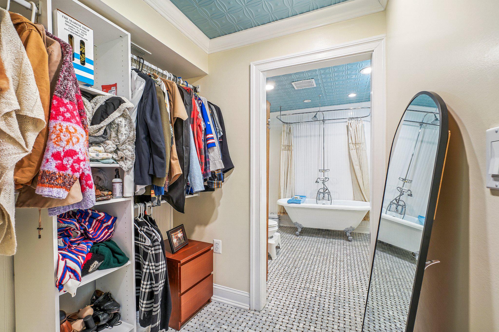 8446 Turnbull Road Warrenton, VA 20186 - Photo 26 of 39 Entryway to Vintage Style Primary Bath.