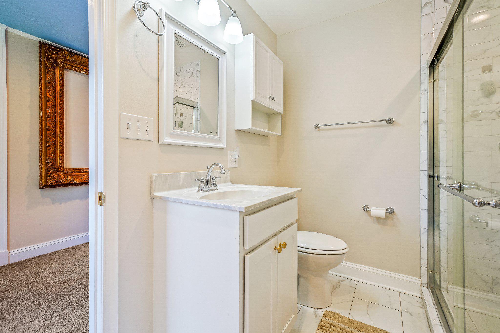 8446 Turnbull Road Warrenton, VA 20186 - Photo 29 of 39 Upstairs Full Bath with Modern Upgrades