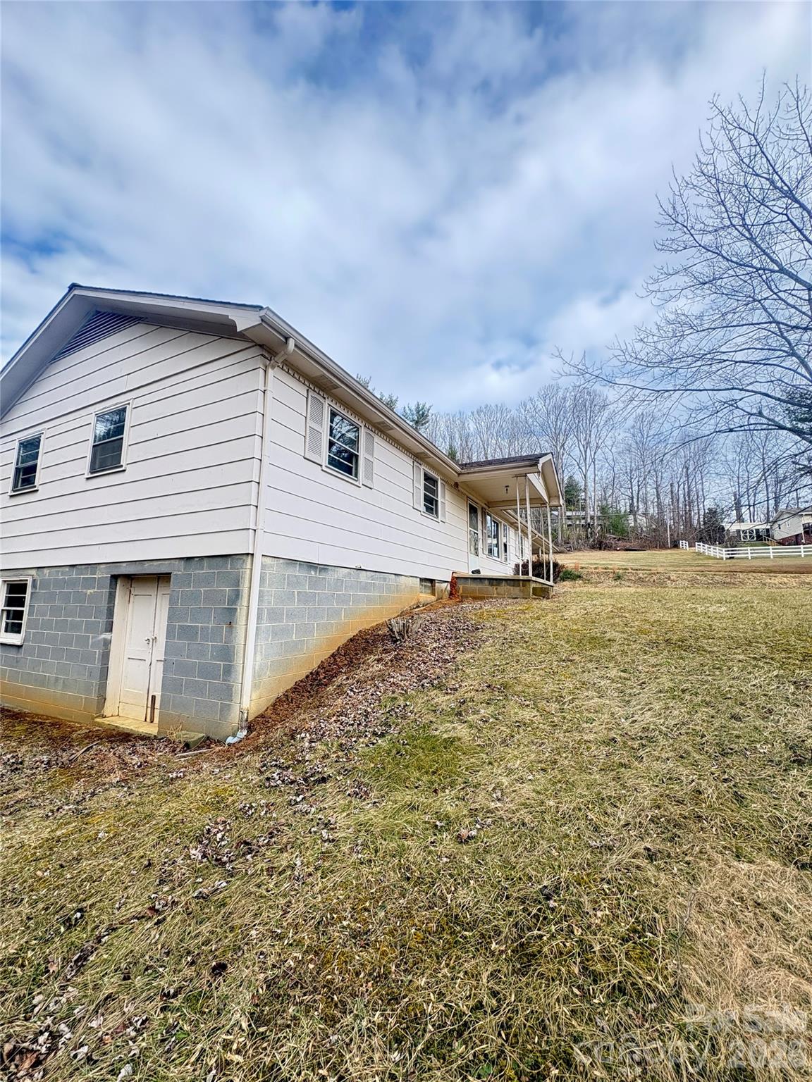 225 Davis Road Crumpler, NC 28617 - Photo 4 of 39