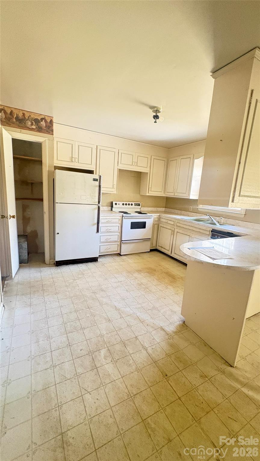 225 Davis Road Crumpler, NC 28617 - Photo 7 of 39