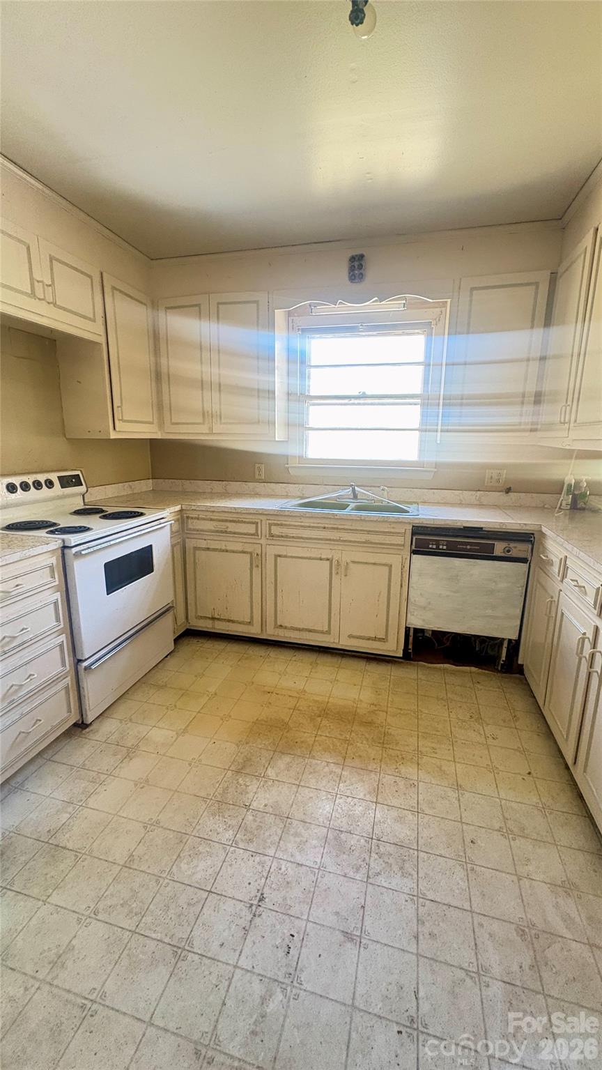 225 Davis Road Crumpler, NC 28617 - Photo 9 of 39