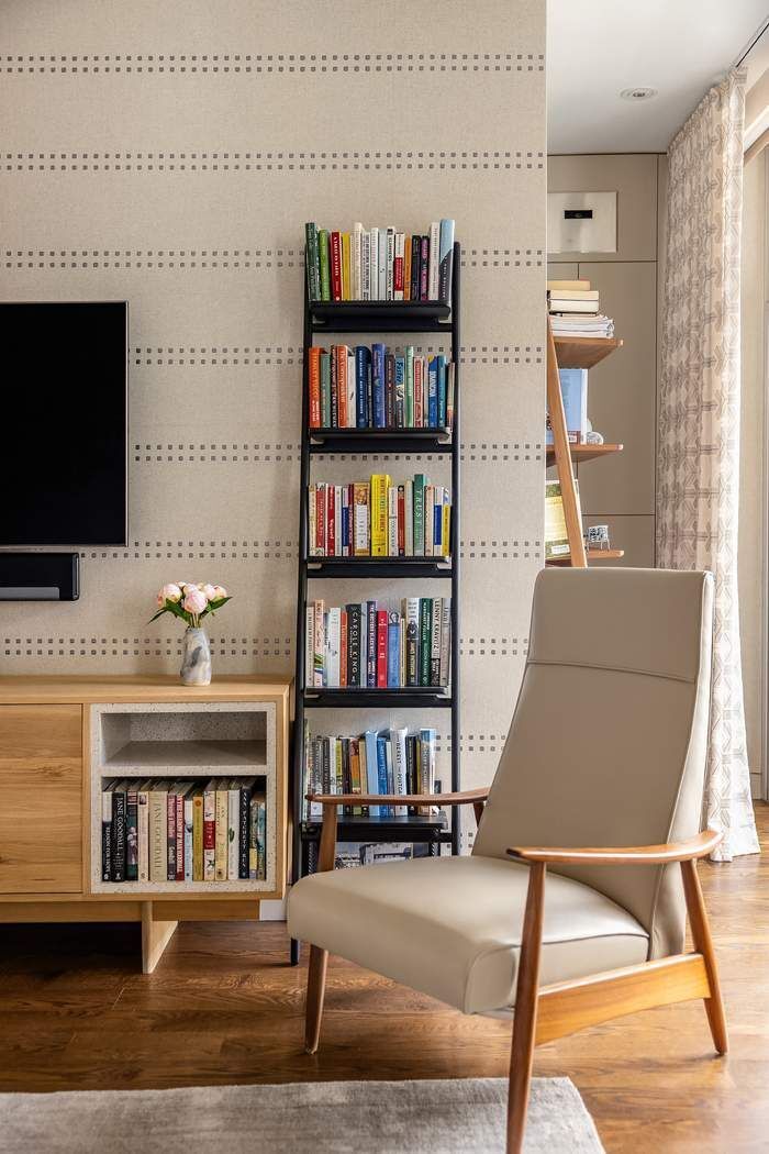 433 East 74th Street, Unit 4A Manhattan, NY 10021 - Photo 14 of 34 a living room with furniture and a flat screen tv