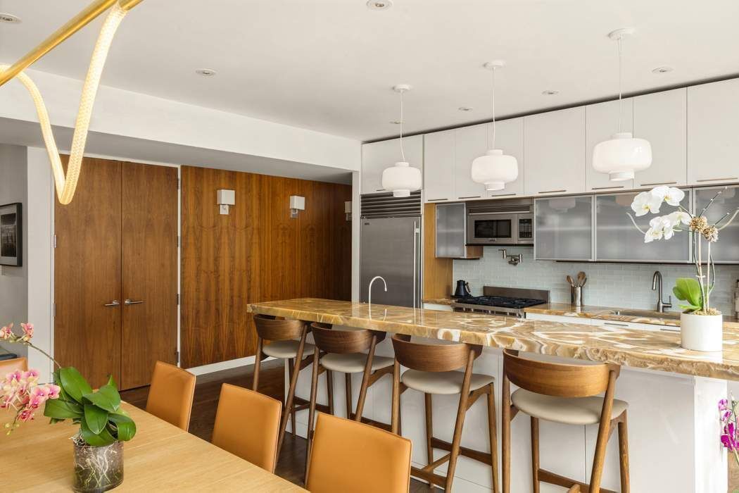 433 East 74th Street, Unit 4A Manhattan, NY 10021 - Photo 8 of 34 a kitchen with a table and chairs
