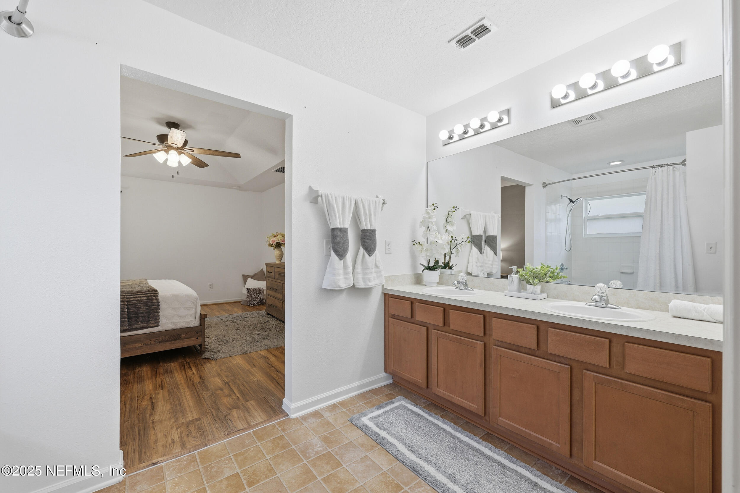 131 North Twin Maple Road St. Augustine, FL 32084 - Photo 19 of 55 a en suite bathroom with a double sink and mirror