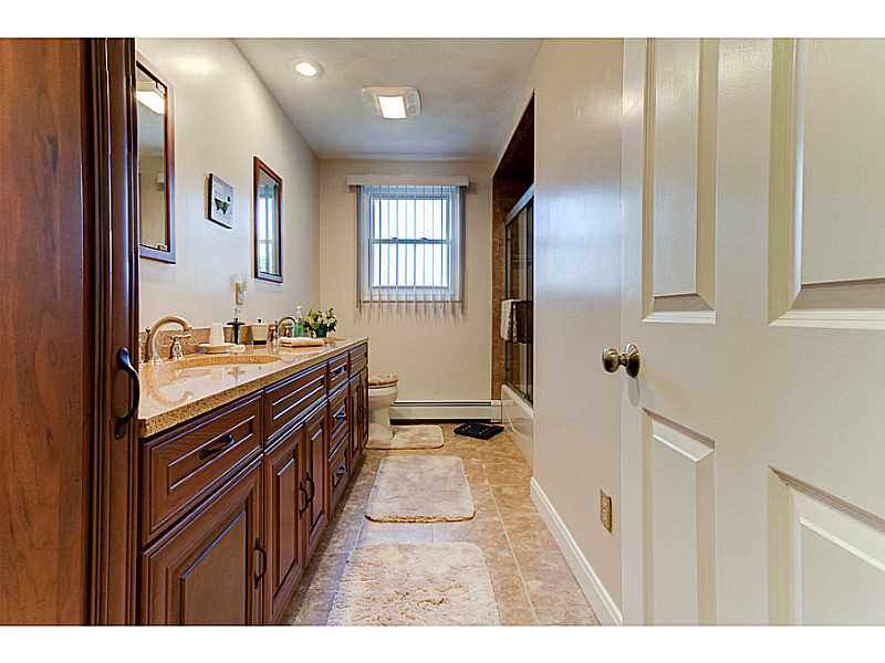 1600 Pippin Orchard Road Cranston, RI 02921 - Photo 14 of 24 Bathroom.