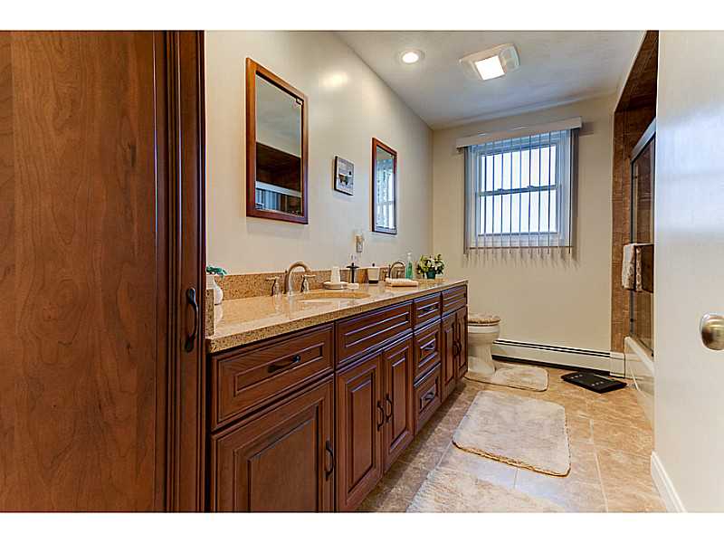 1600 Pippin Orchard Road Cranston, RI 02921 - Photo 15 of 24 Bathroom.