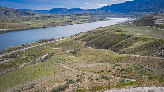 $649,000 | 18 Old Highway 10 Spur, Pateros, WA 98846