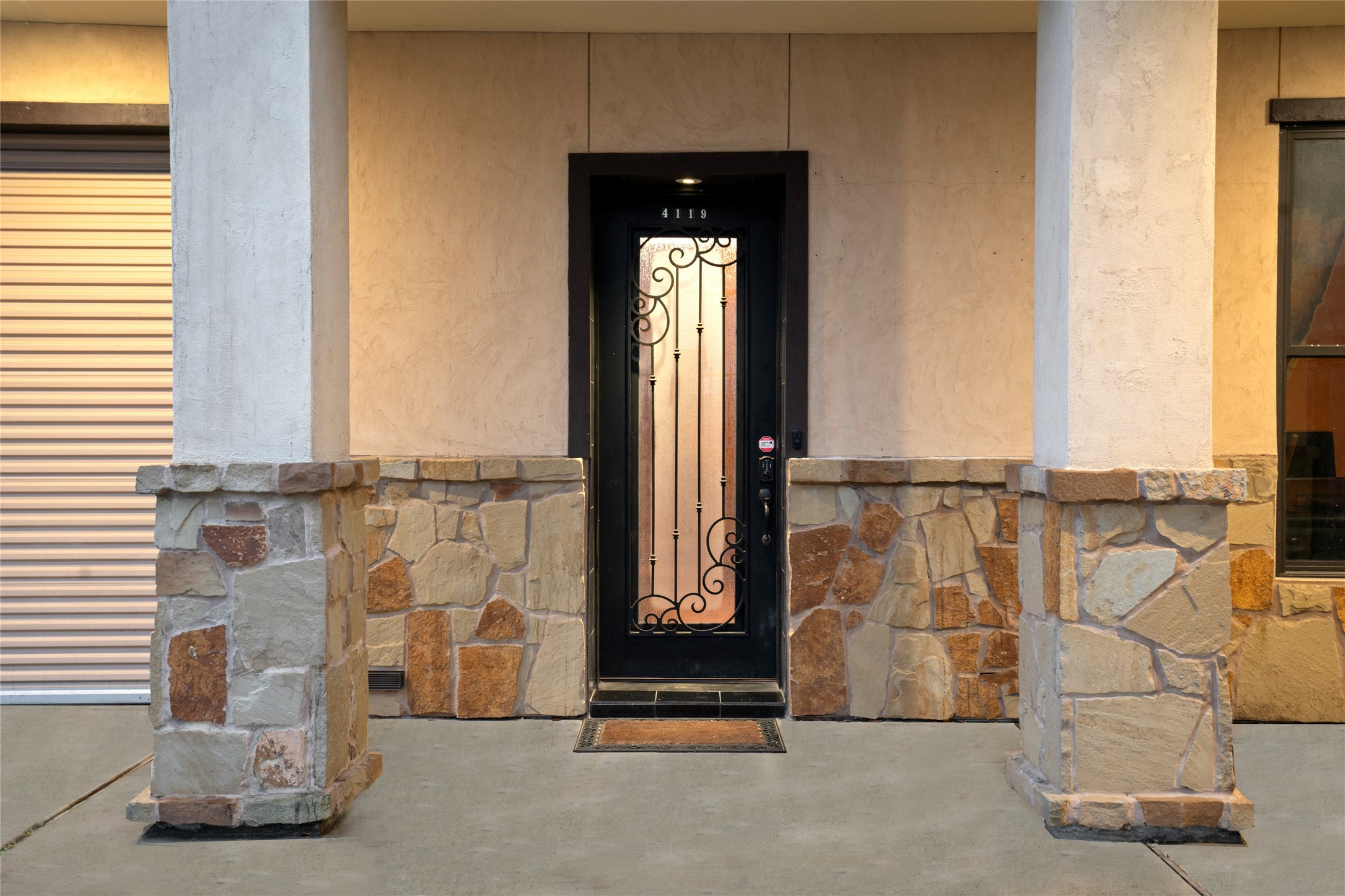 4119 Allen Street Houston, TX 77007 - Photo 11 of 50 an entryway with a door