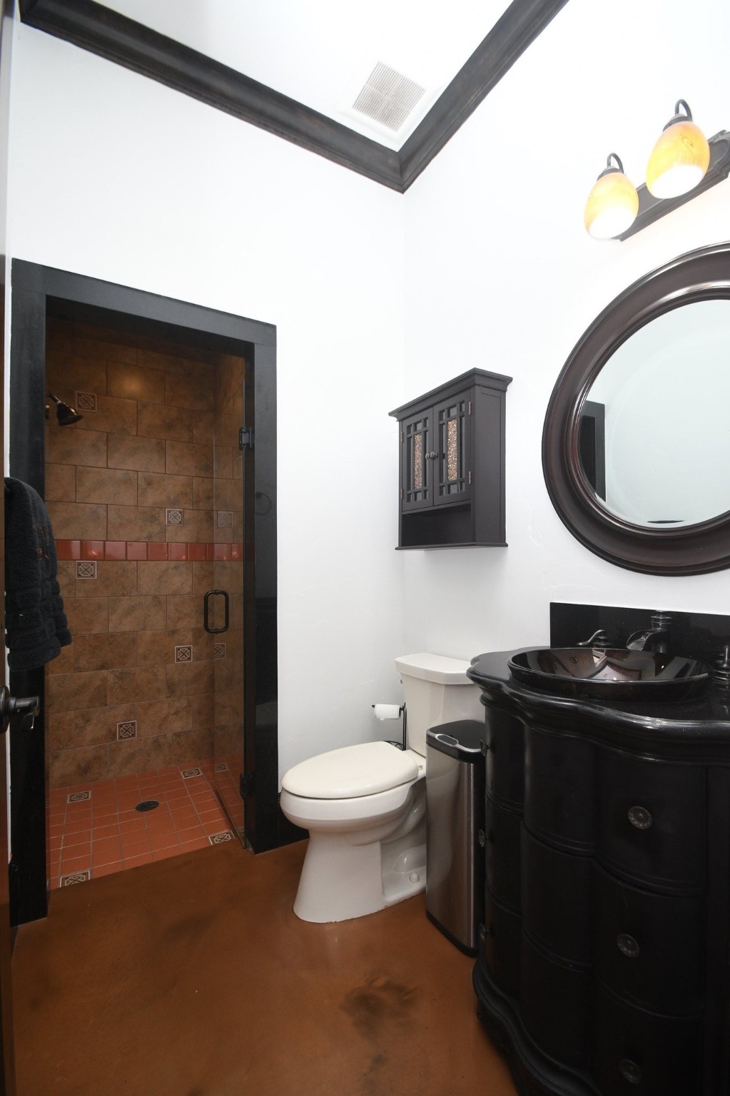 4119 Allen Street Houston, TX 77007 - Photo 14 of 50 a bathroom with a toilet a sink and mirror