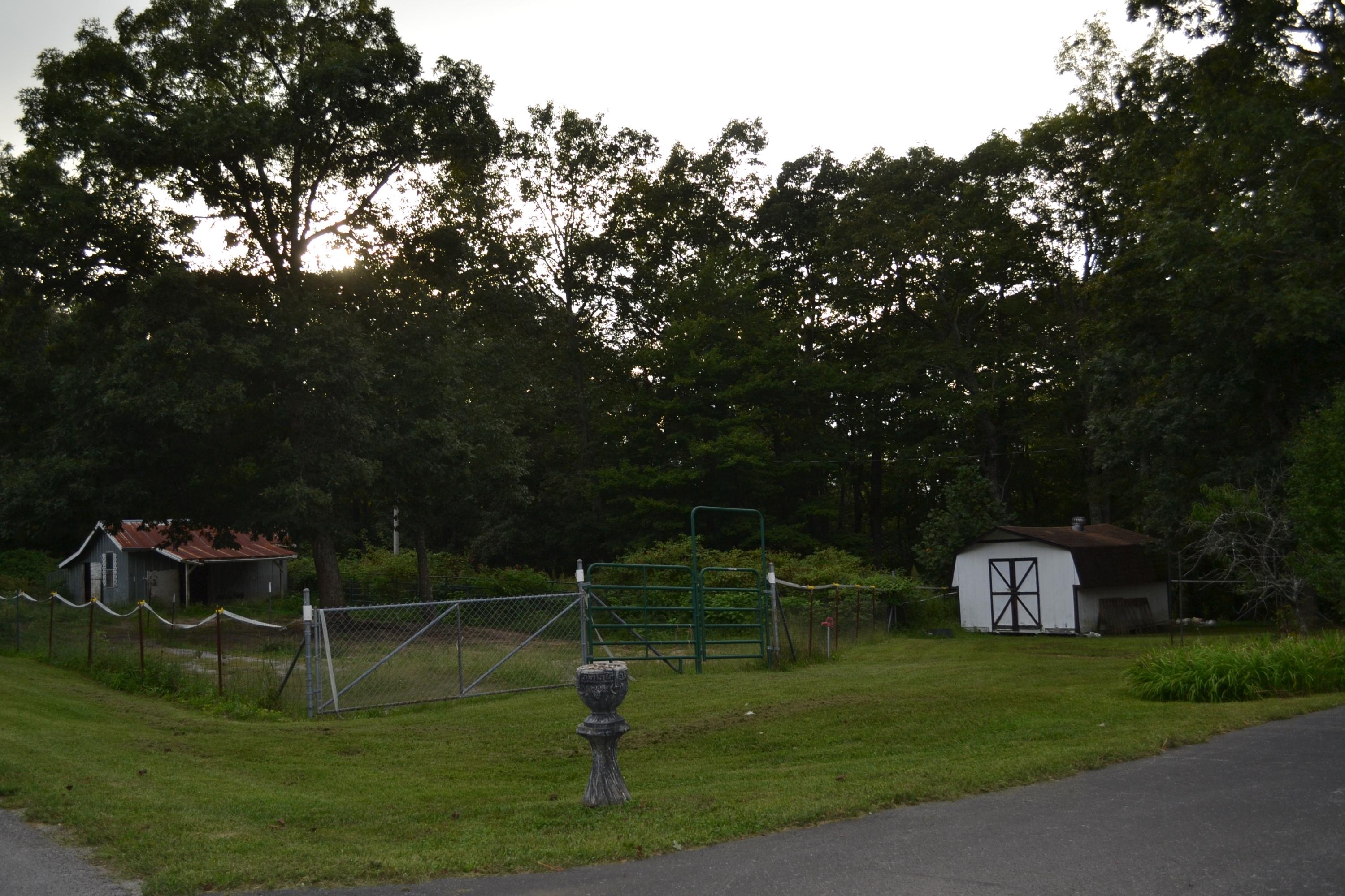 2448 Brewer Road Crossville, TN 38572 - Photo 17 of 34 Fenced yard 02