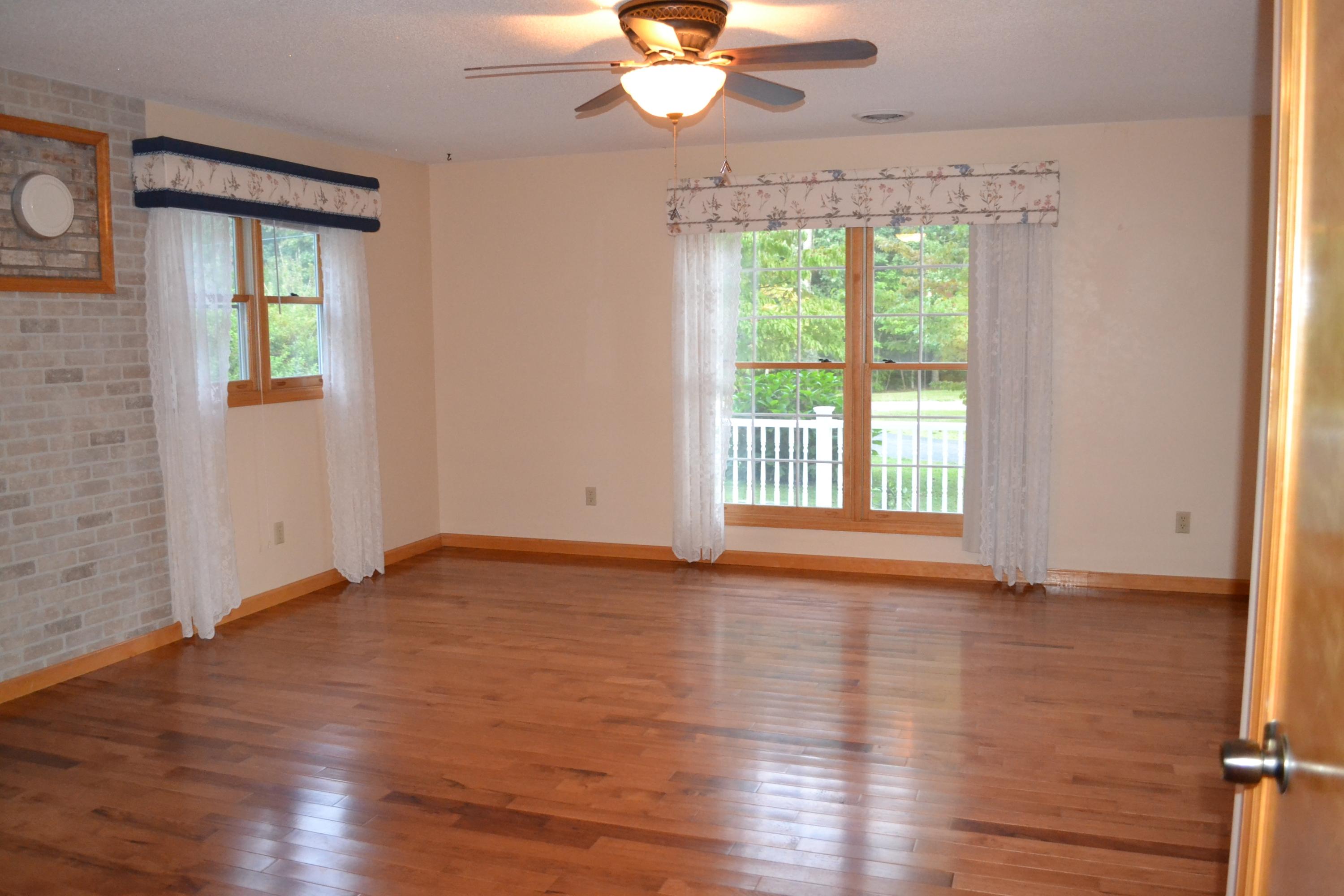 2448 Brewer Road Crossville, TN 38572 - Photo 27 of 34 Living room