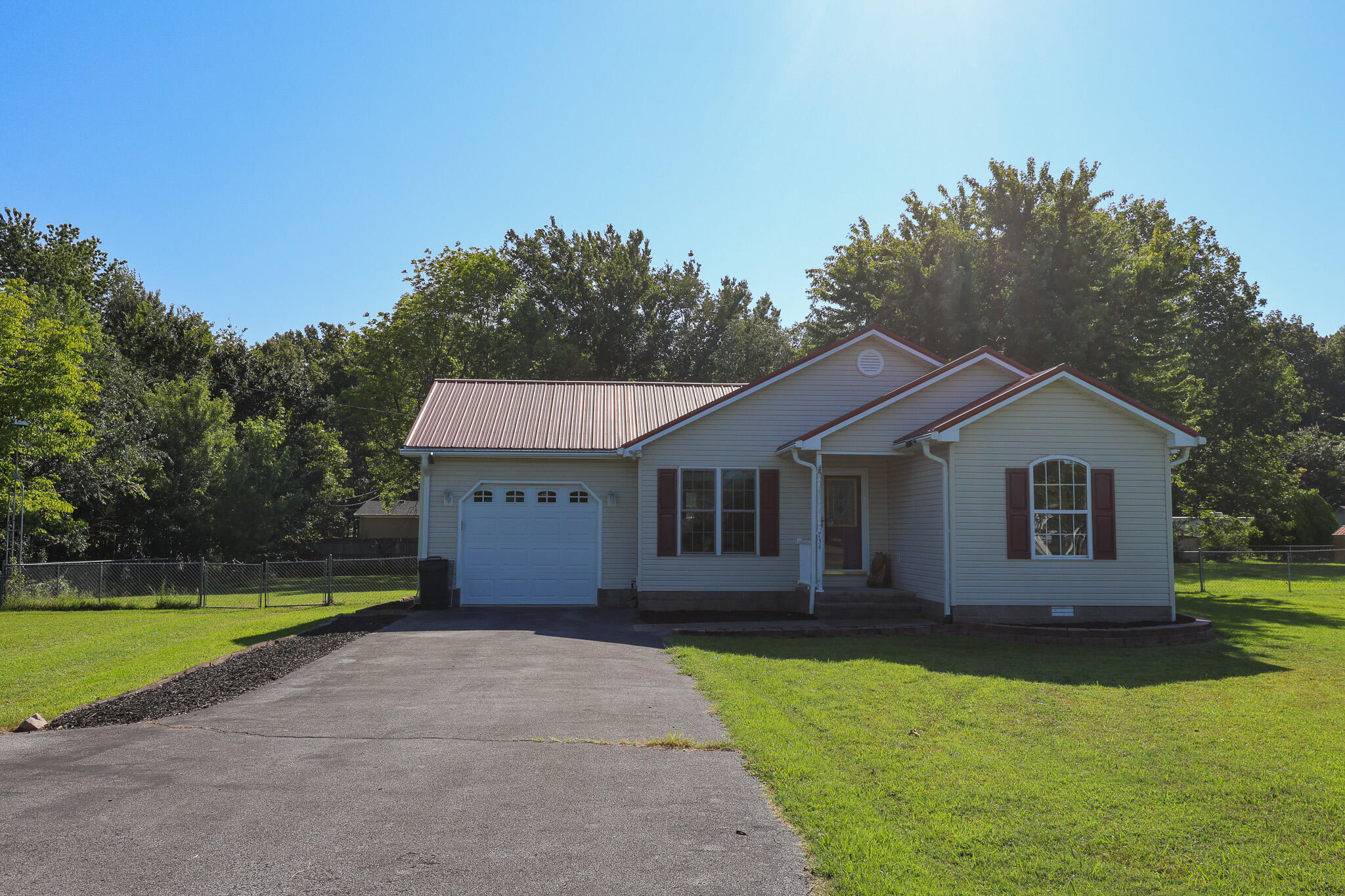 734 Vicksburg Estate Road Benton, KY 42025 - Photo 2 of 23 Front Exterior