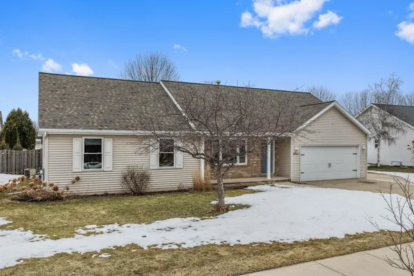 $419,900 | 2332 Oak Ridge Circle, De Pere, WI 54115