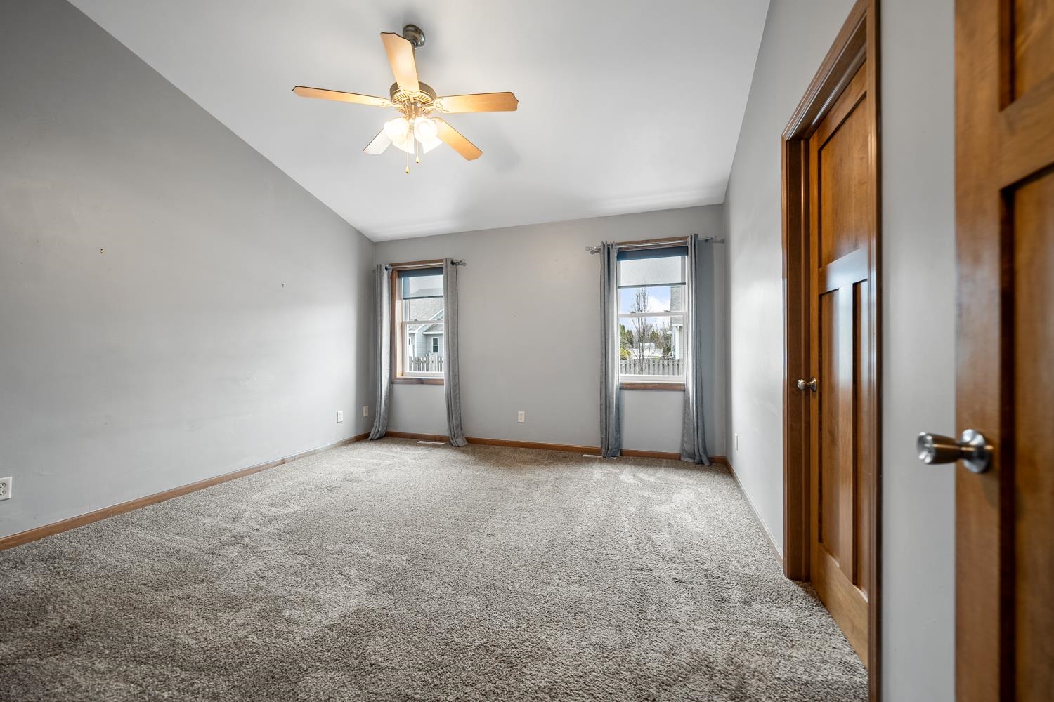 2332 Oak Ridge Circle De Pere, WI 54115 - Photo 12 of 38