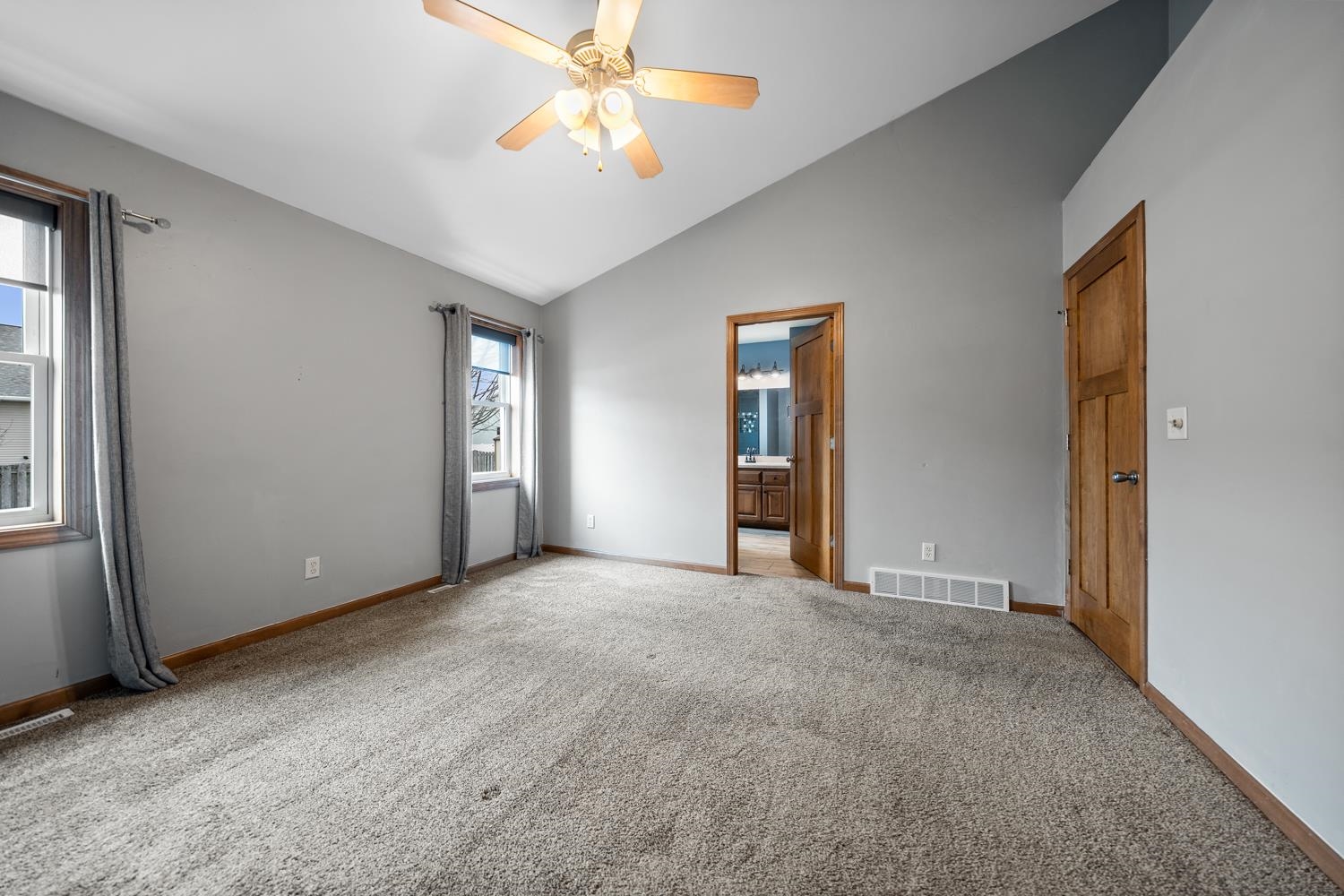 2332 Oak Ridge Circle De Pere, WI 54115 - Photo 16 of 38