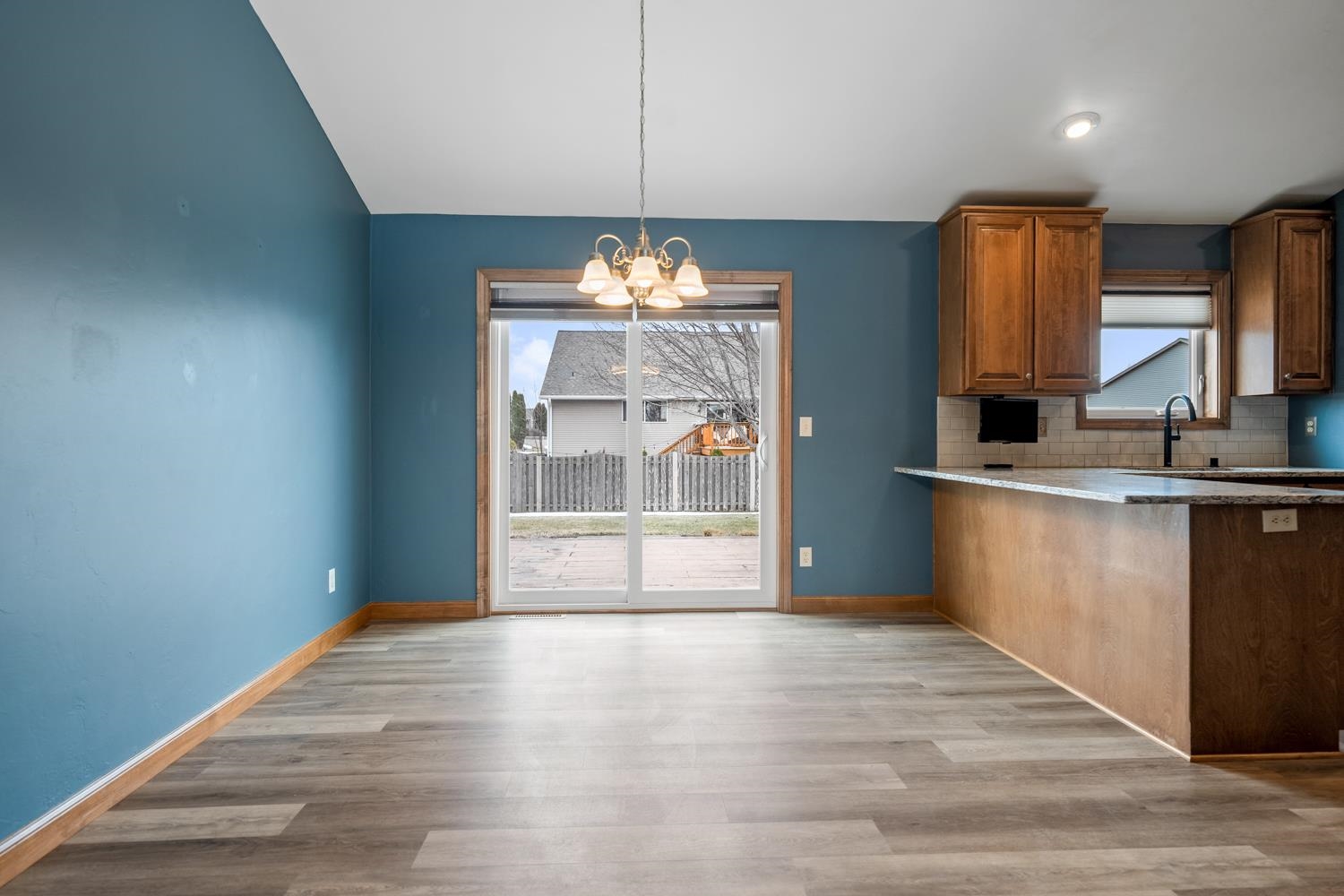 2332 Oak Ridge Circle De Pere, WI 54115 - Photo 8 of 38