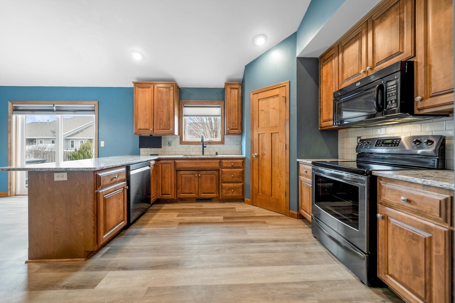 2332 Oak Ridge Circle De Pere, WI 54115 - Photo 10 of 38