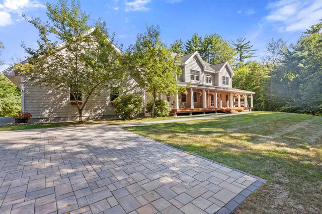 $1,098,000 | 143 Highway 25, Meredith, NH 03253