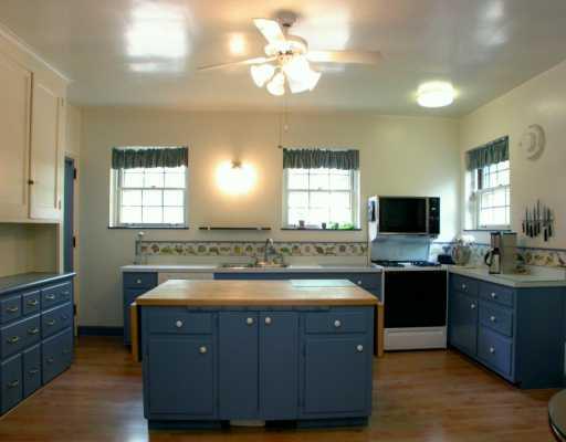Persimmon Road Sewickley Heights, PA 15143 - Photo 6 of 8 Kitchen.