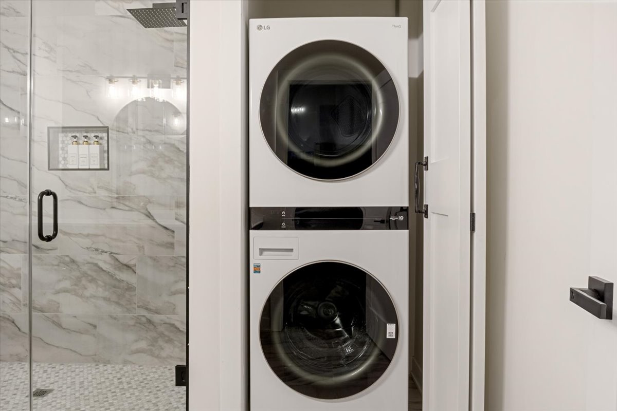 1110 West Addison Street Chicago, IL 60613 - Photo 17 of 49 a close up view of a washer and dryer