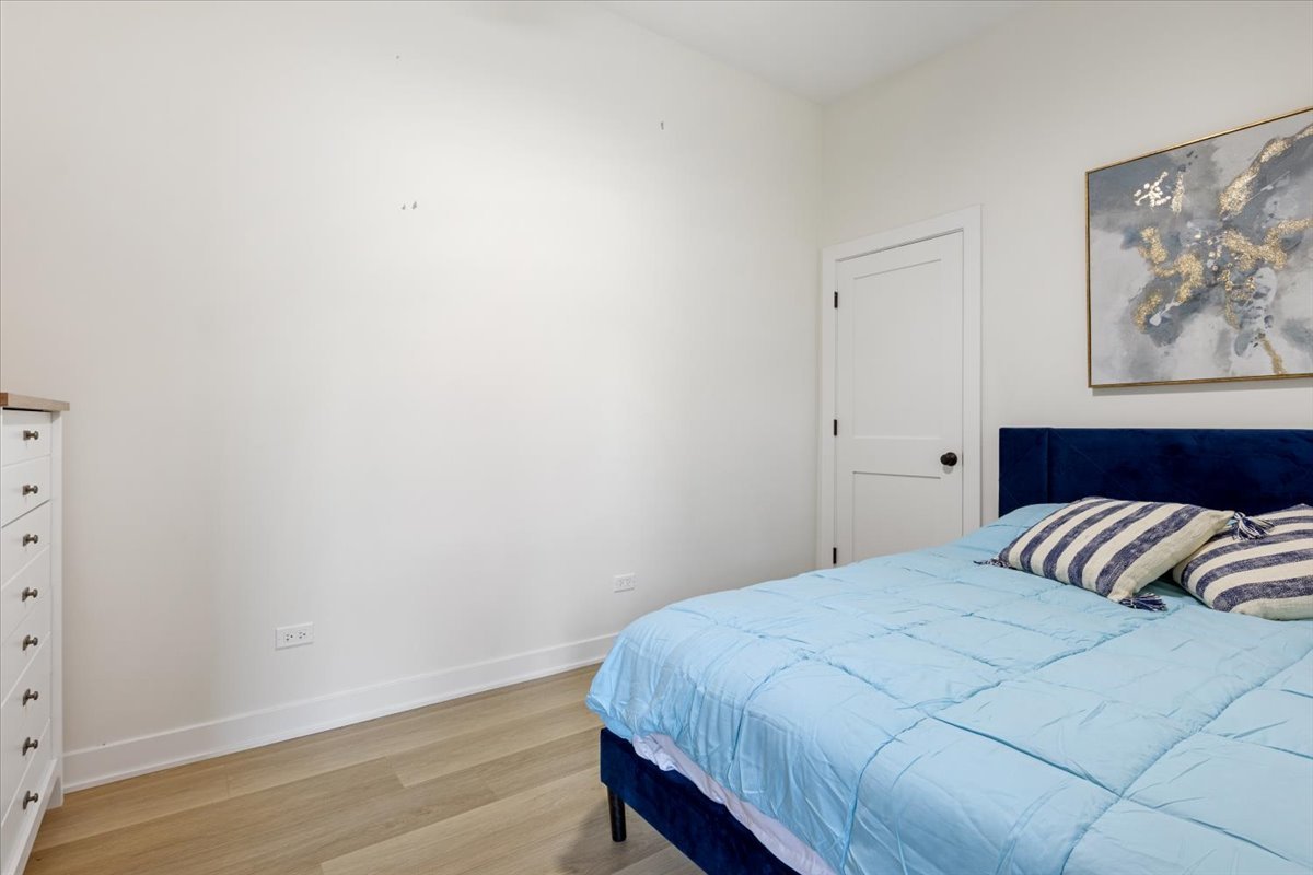 1110 West Addison Street Chicago, IL 60613 - Photo 23 of 49 a bedroom with a bed and painting on the wall