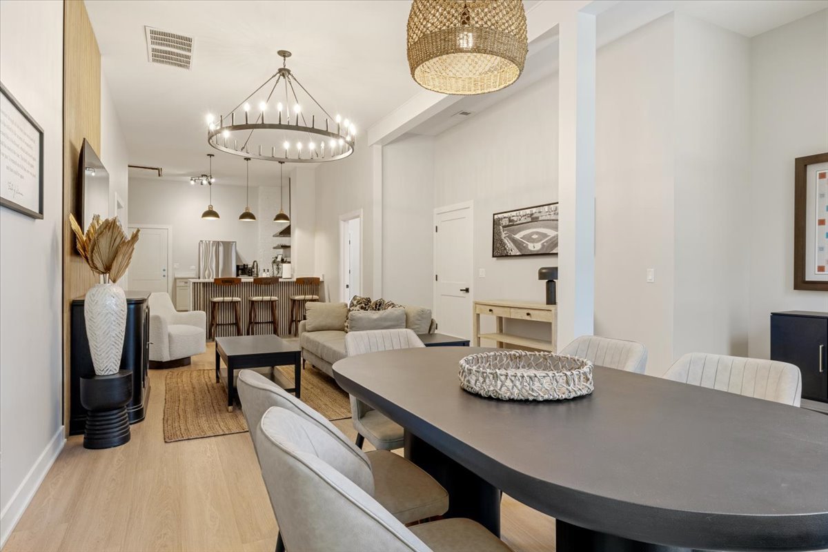 1110 West Addison Street Chicago, IL 60613 - Photo 29 of 49 a view of a dining room with furniture