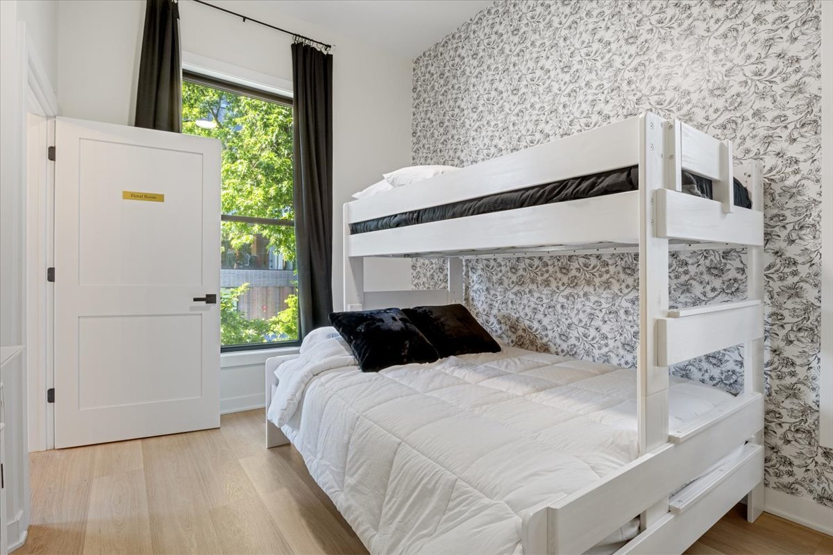 1110 West Addison Street Chicago, IL 60613 - Photo 37 of 49 a bedroom with a bed and a window