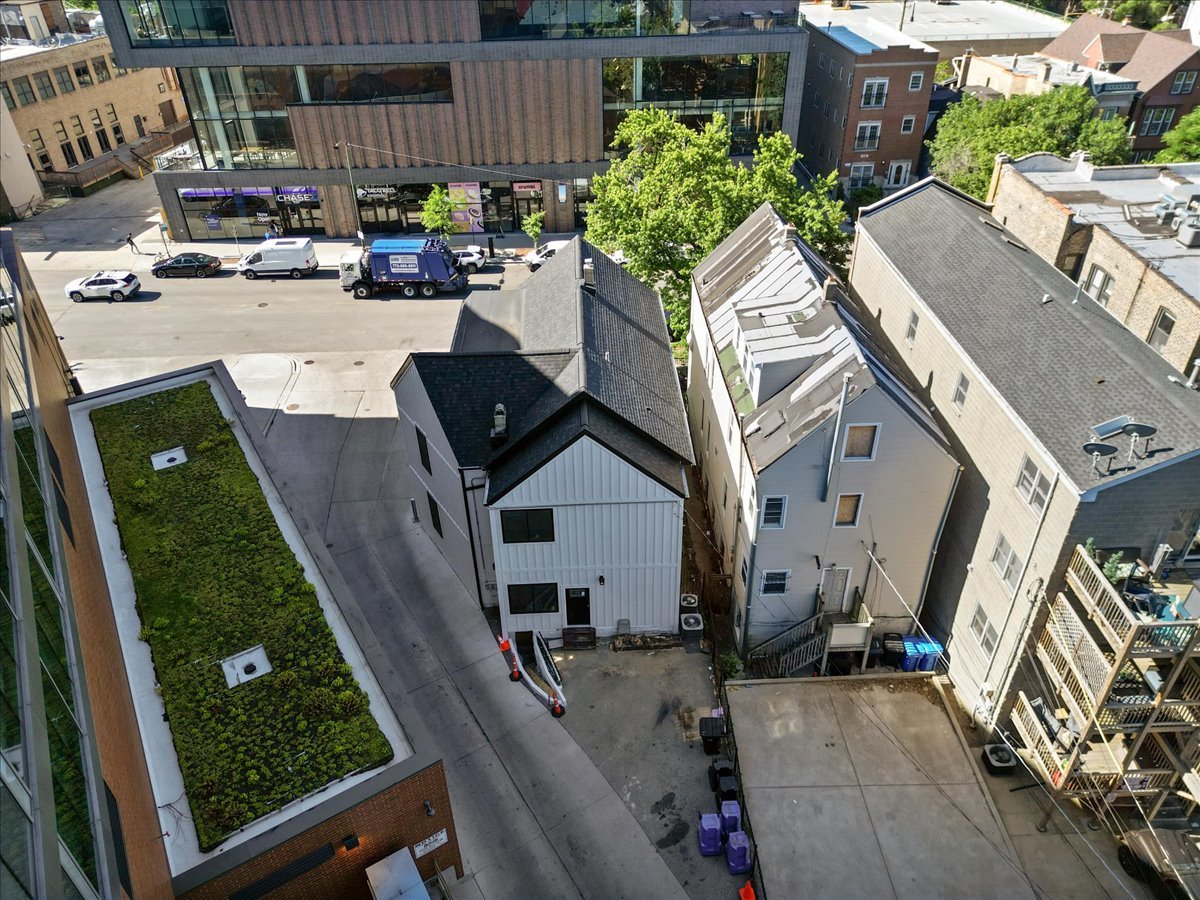 1110 West Addison Street Chicago, IL 60613 - Photo 44 of 49 a view of roof view