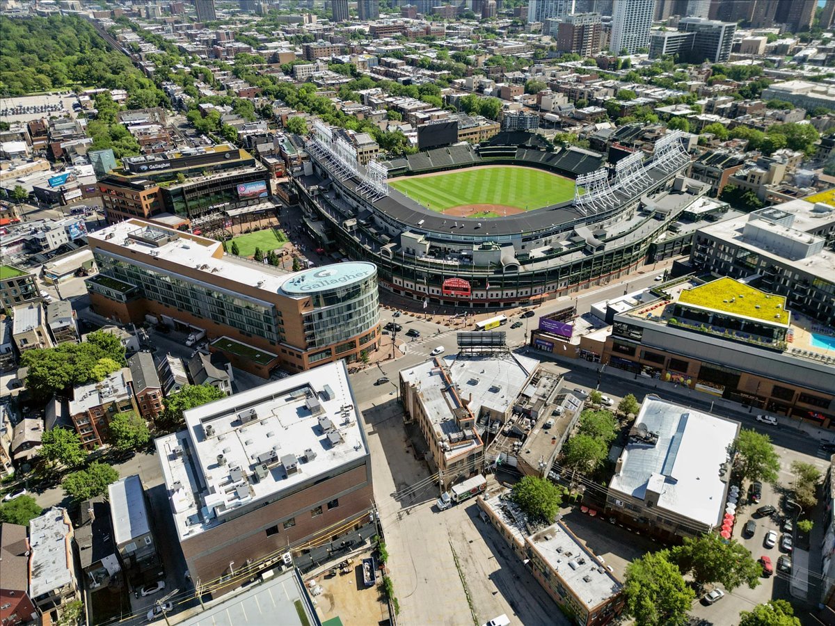 1110 West Addison Street Chicago, IL 60613 - Photo 48 of 49 an aerial view of residential houses with outdoor space and swimming pool