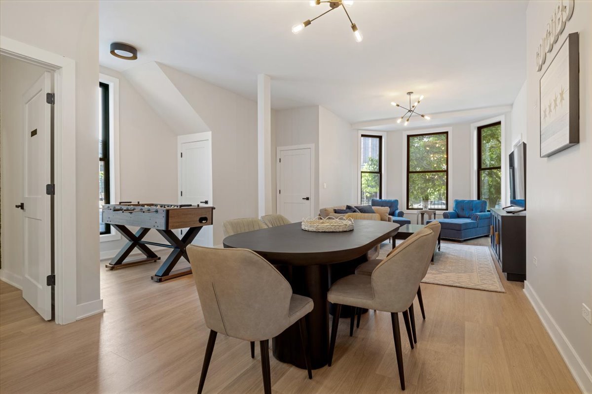 1110 West Addison Street Chicago, IL 60613 - Photo 10 of 49 a view of a a dining room with furniture and window