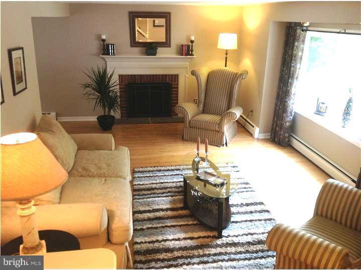 480 Hillendale Road Media, PA 19063 - Photo 5 of 25 Living Room