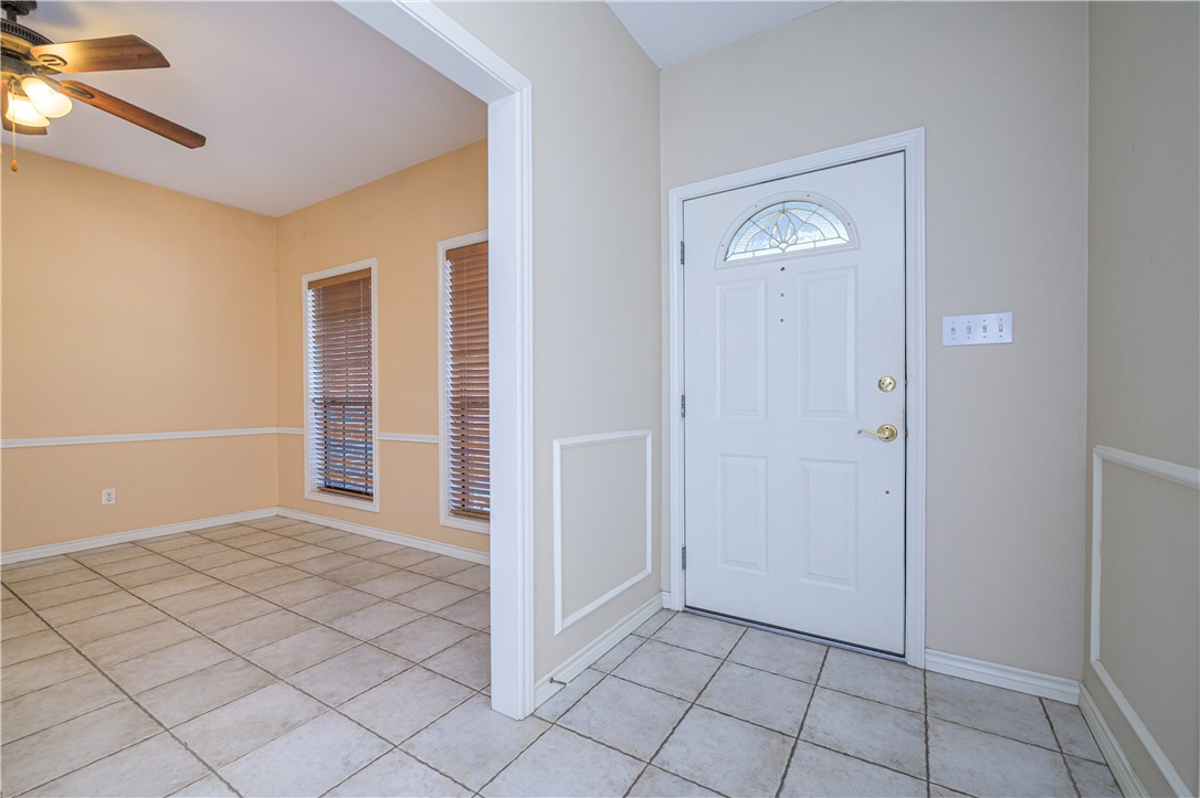 10416 7th Street Pettus, TX 78146 - Photo 14 of 40 an empty room with windows