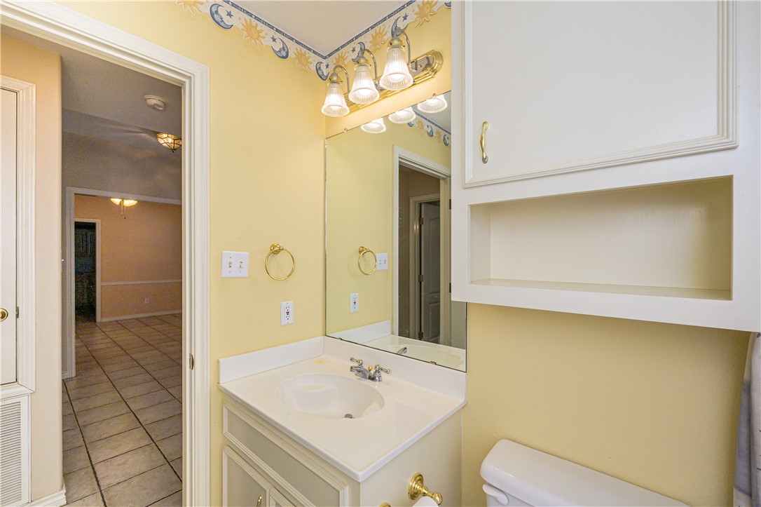 10416 7th Street Pettus, TX 78146 - Photo 26 of 40 a bathroom with a sink a toilet and shower