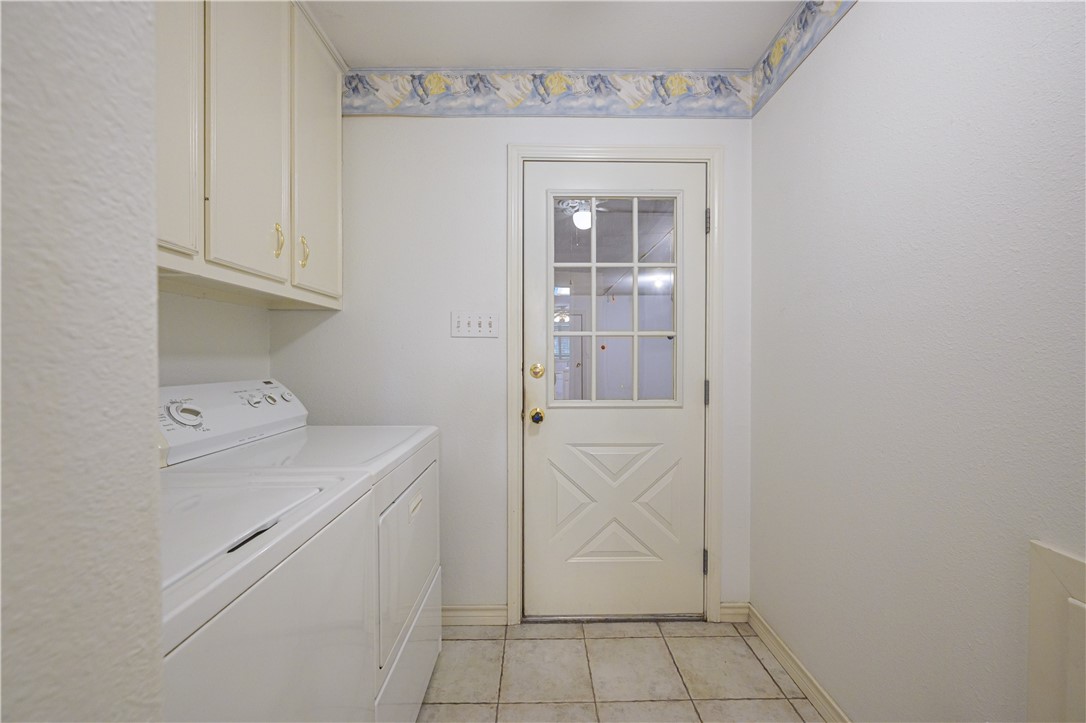 10416 7th Street Pettus, TX 78146 - Photo 29 of 40 a utility room with a washer and dryer