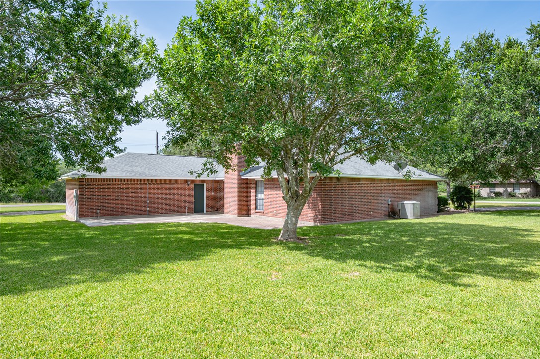 10416 7th Street Pettus, TX 78146 - Photo 39 of 40 a house view with a garden space