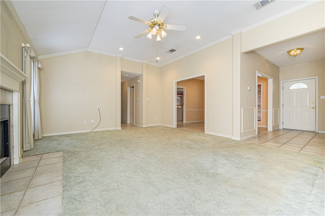 10416 7th Street Pettus, TX 78146 - Photo 5 of 40 a view of an empty room