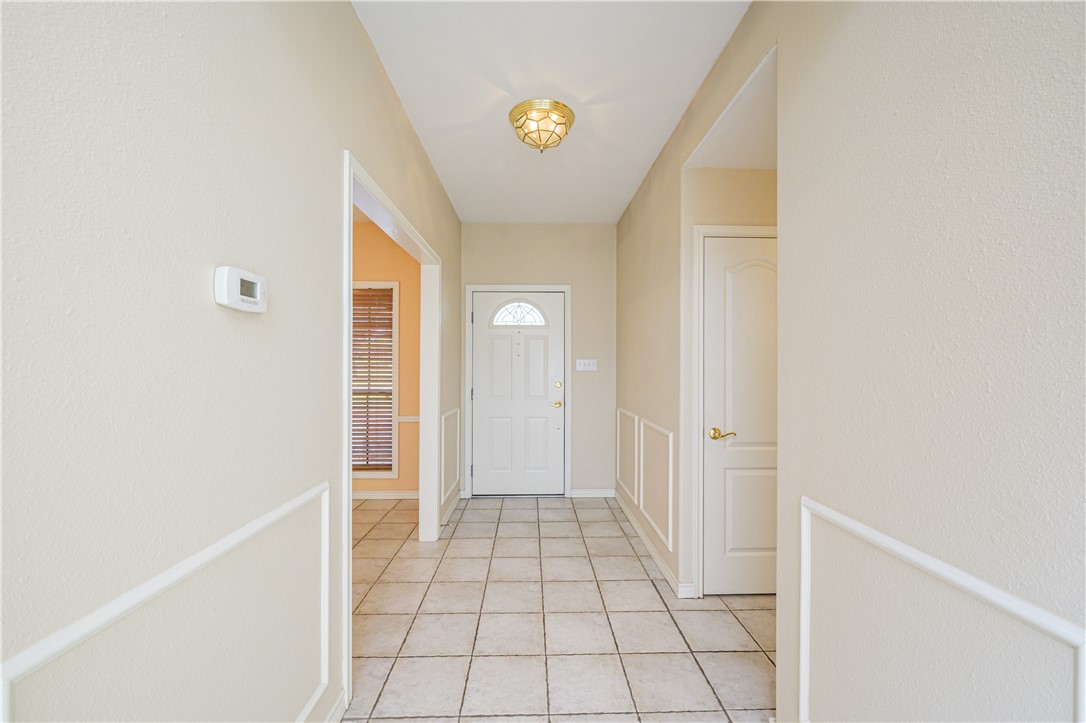10416 7th Street Pettus, TX 78146 - Photo 9 of 40 a view of an entryway