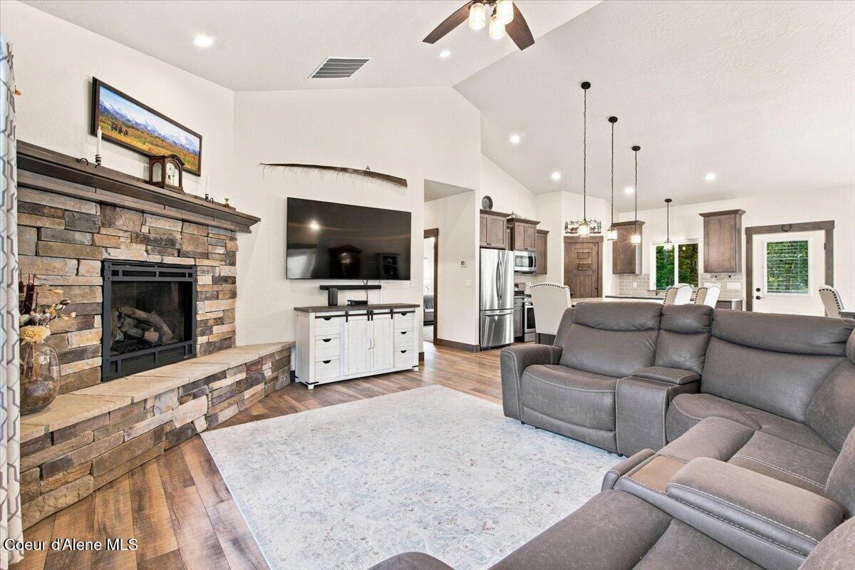 22262 North Massif Road Rathdrum, ID 83858 - Photo 11 of 61 Living Room