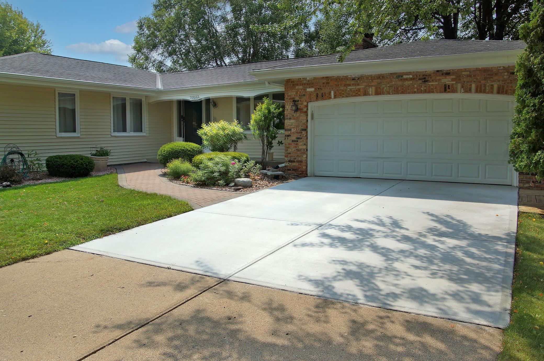 10033 Nord Road Bloomington, MN 55437 - Photo 2 of 43