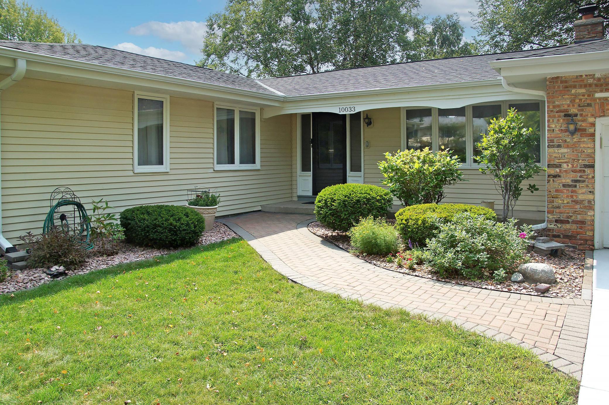 10033 Nord Road Bloomington, MN 55437 - Photo 3 of 43