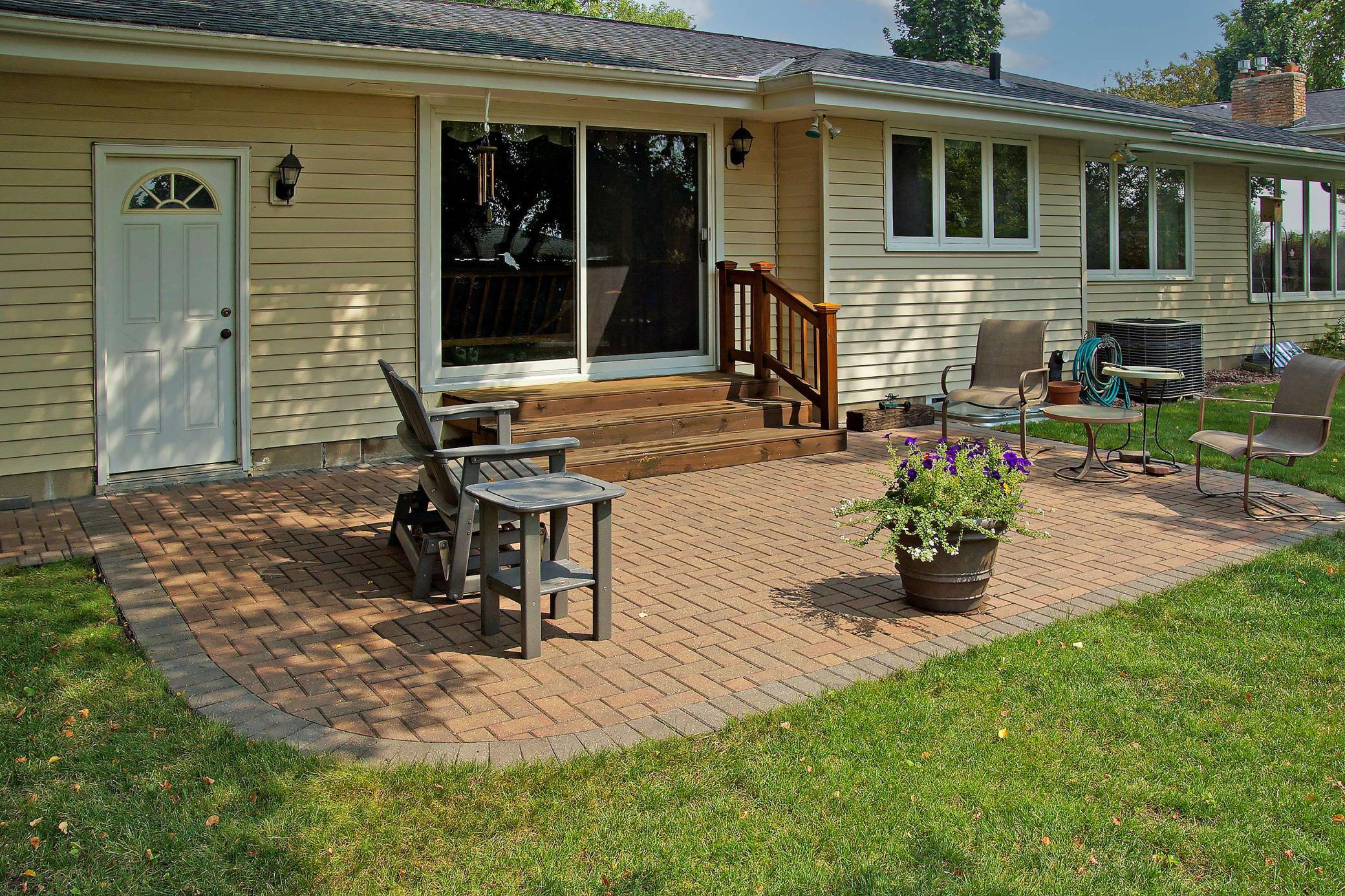 10033 Nord Road Bloomington, MN 55437 - Photo 6 of 43