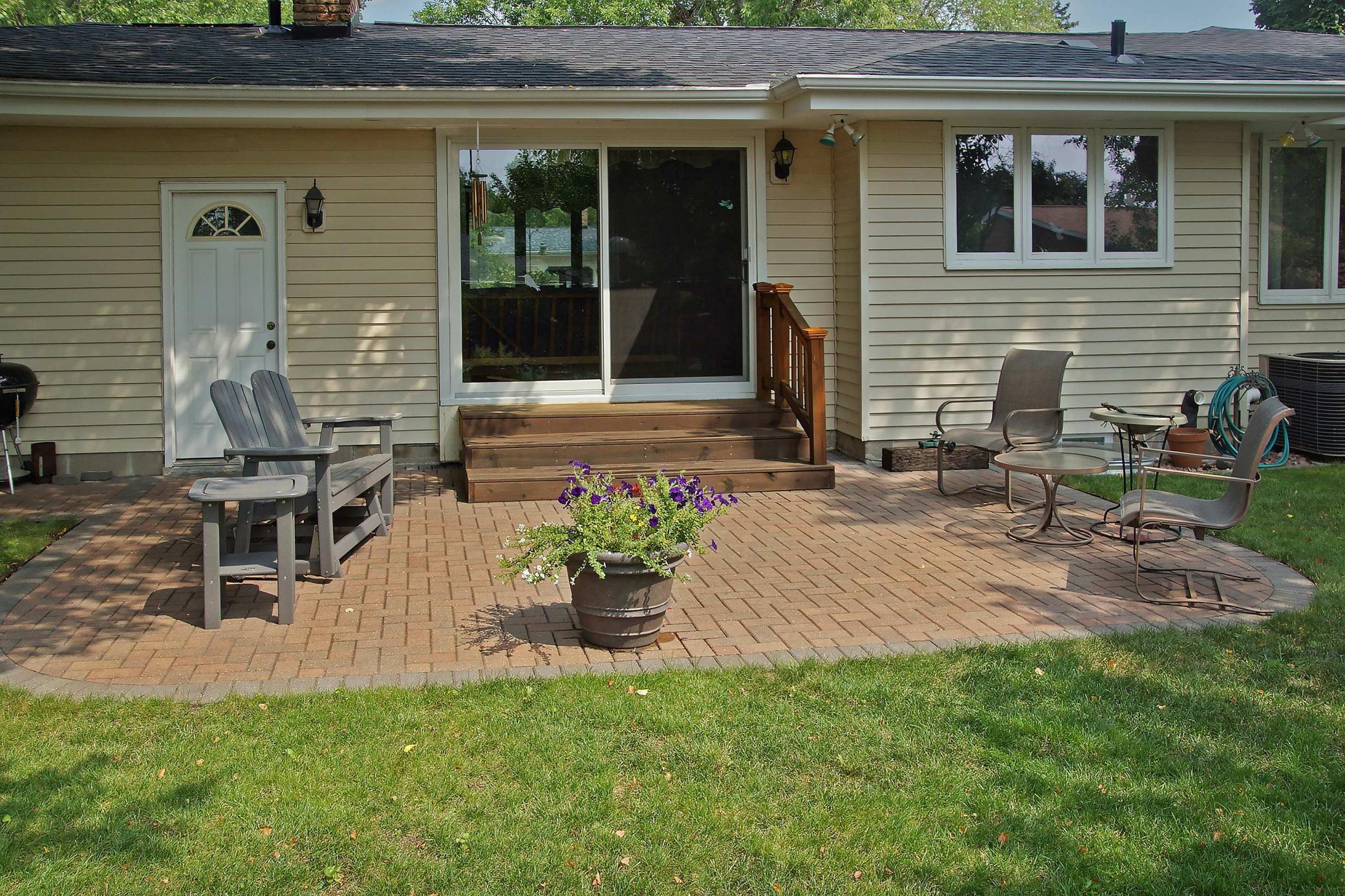 10033 Nord Road Bloomington, MN 55437 - Photo 7 of 43