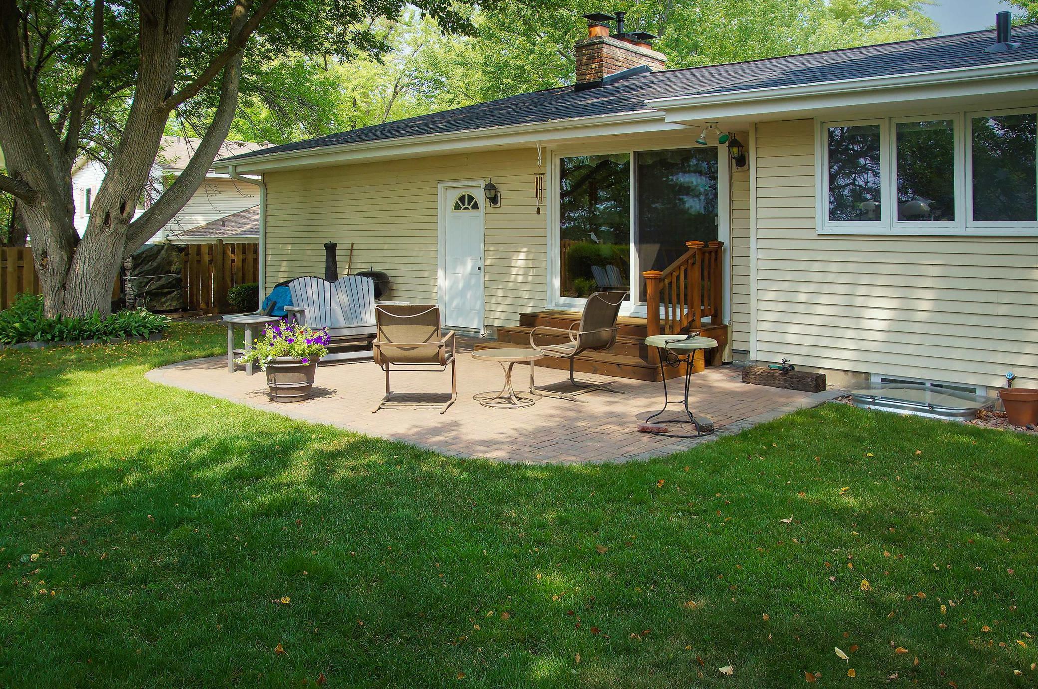 10033 Nord Road Bloomington, MN 55437 - Photo 8 of 43
