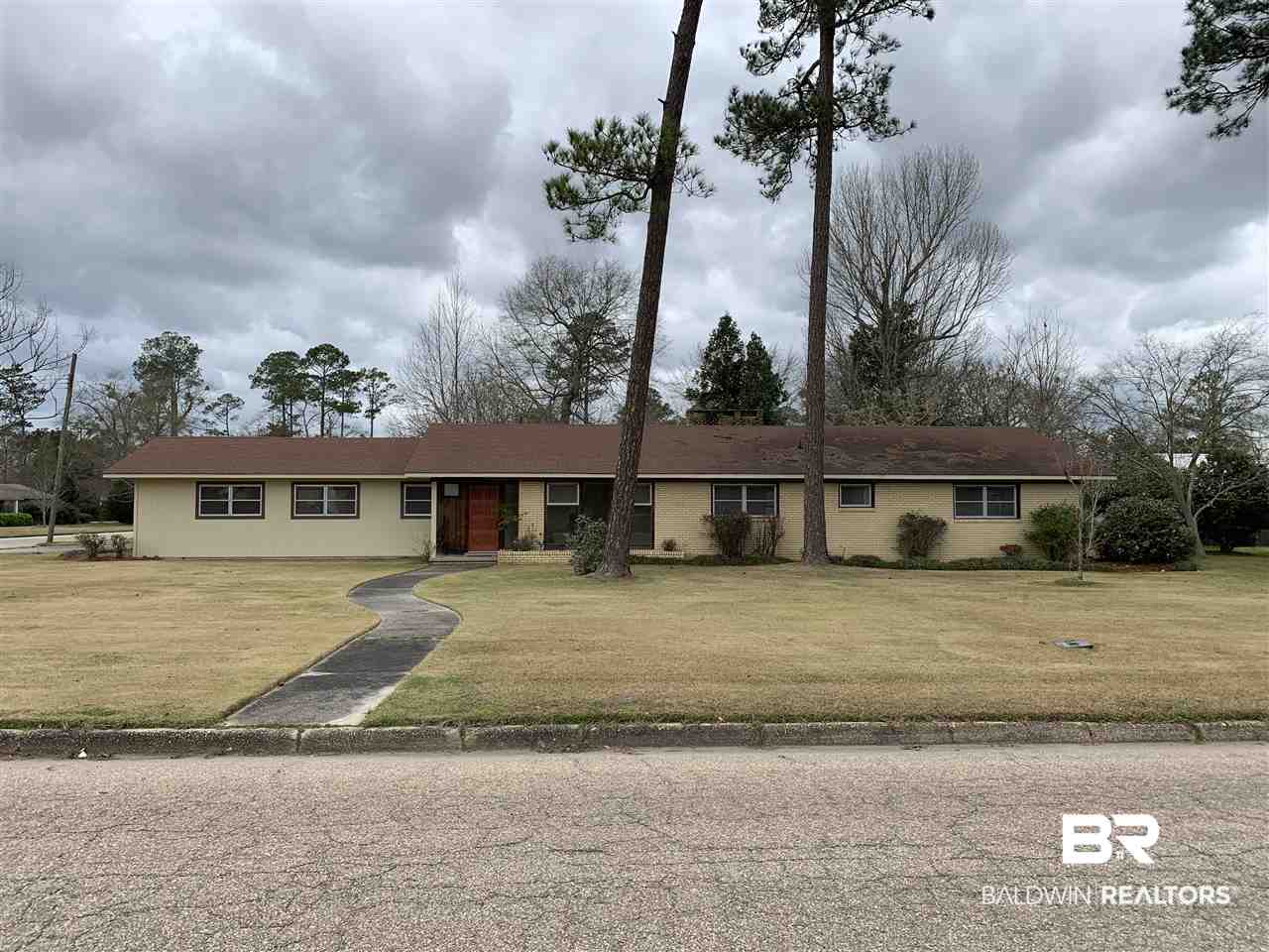 402 Beck Street Atmore, AL 36502 - Photo 1 of 21