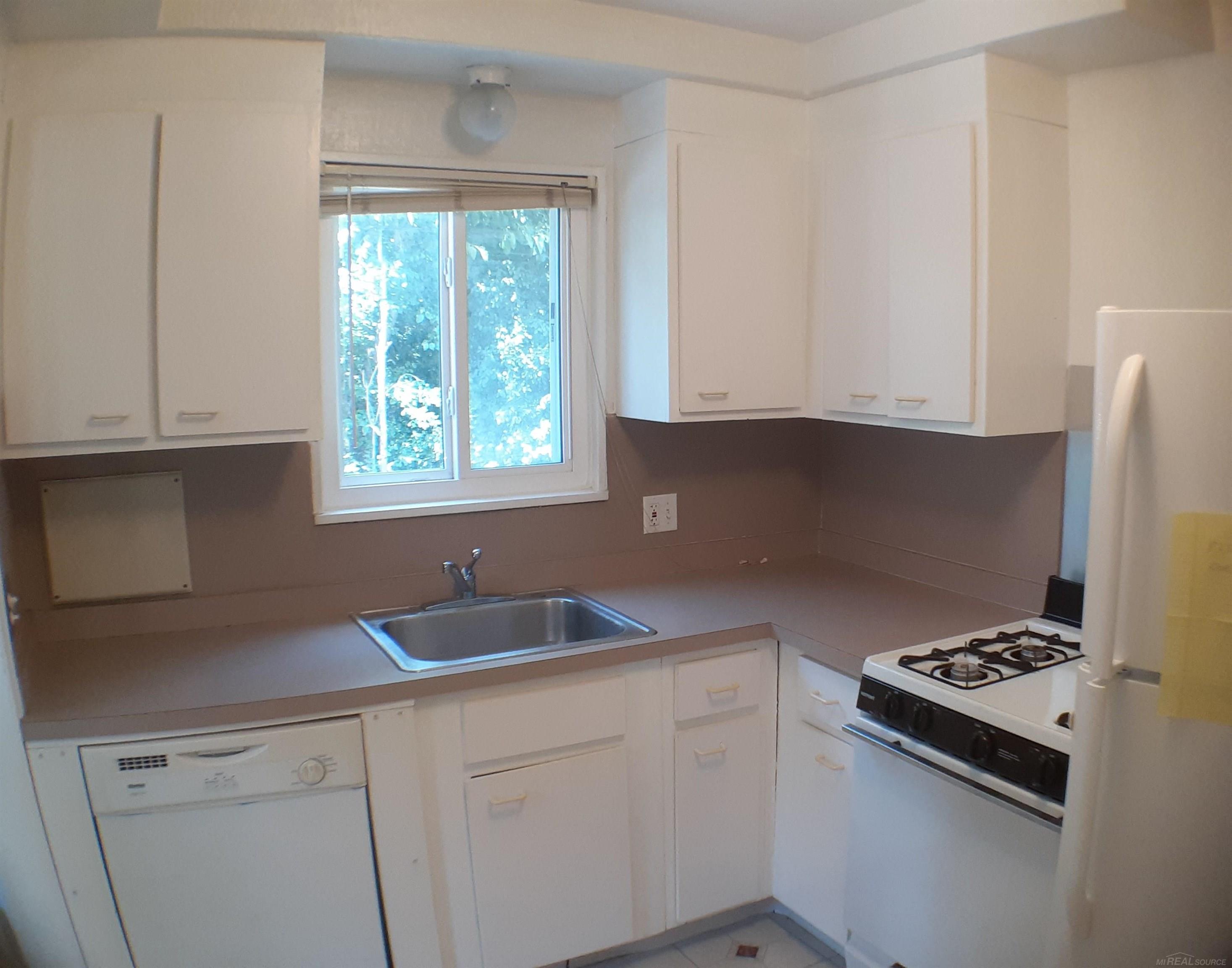 2001 East Maple Road, Unit 1 Birmingham, MI 48009 - Photo 7 of 18