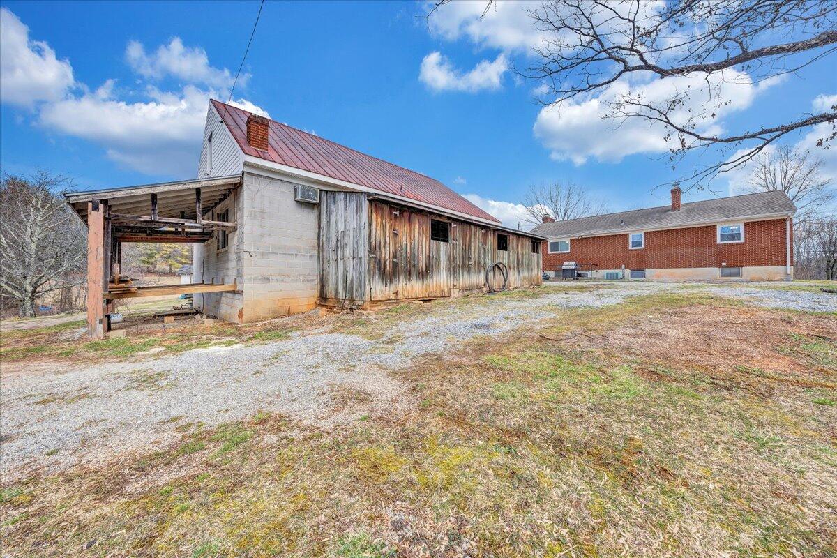 1090 Garner Road Vinton, VA 24179 - Photo 13 of 23 a front view of a house with a yard