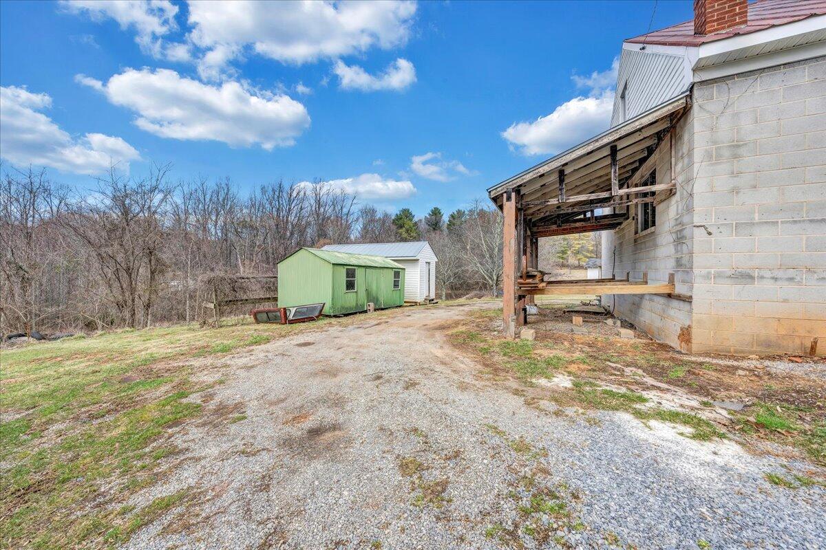 1090 Garner Road Vinton, VA 24179 - Photo 15 of 23 a view of a backyard
