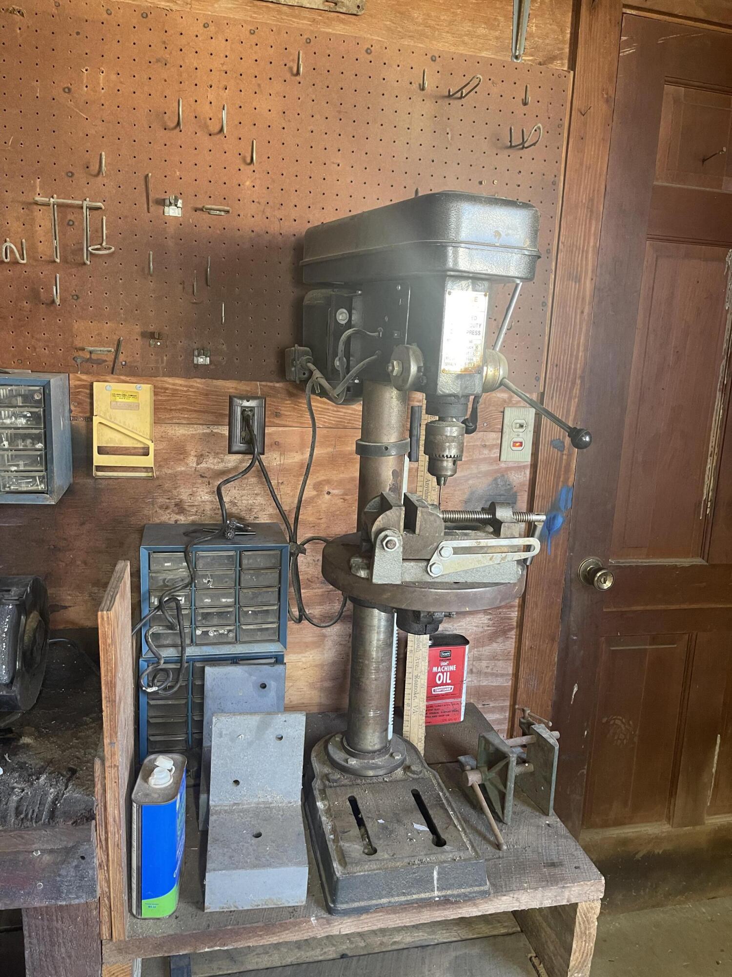 1090 Garner Road Vinton, VA 24179 - Photo 23 of 23 a room with gym equipment